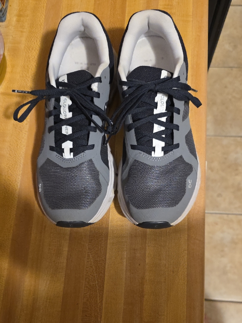 On Running Cloudrunner Womens Gray/Black Running Shoes